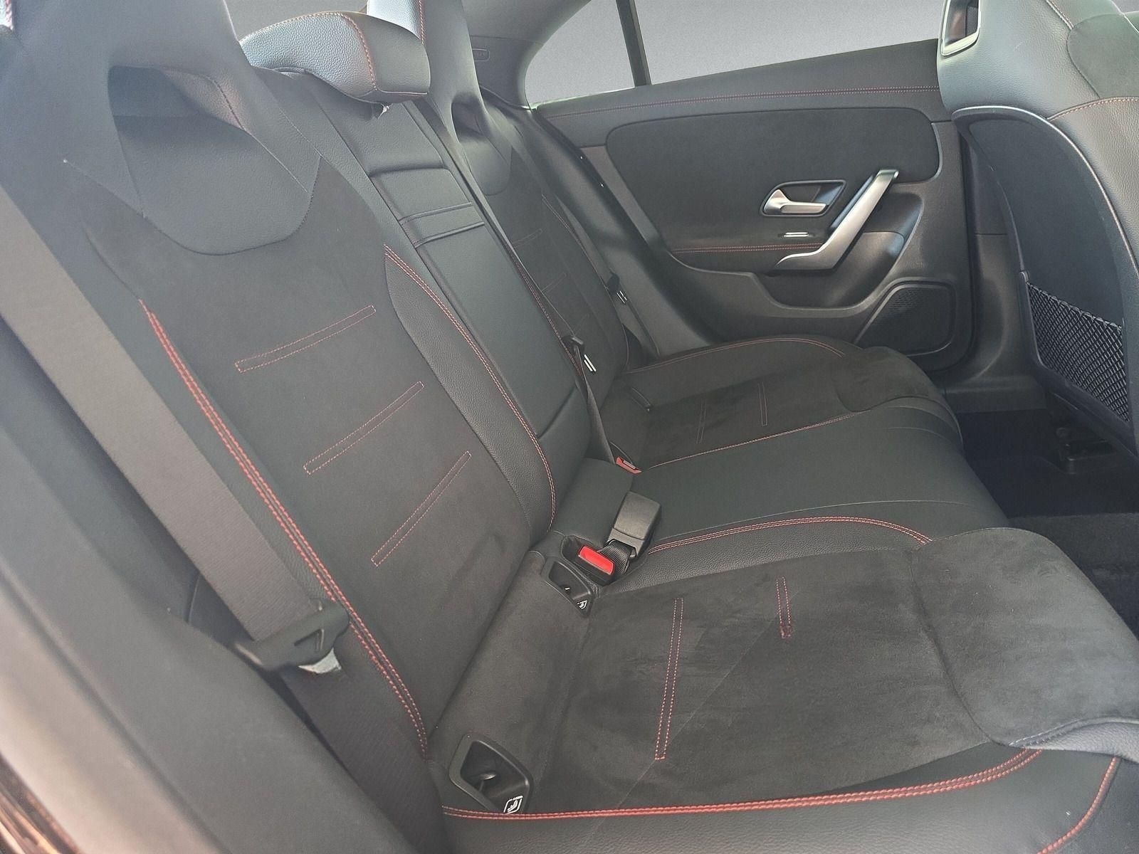 Mercedes-Benz CLA 200 AMG ENp 56000 Night Pano KGo Kam. Winter foto 7