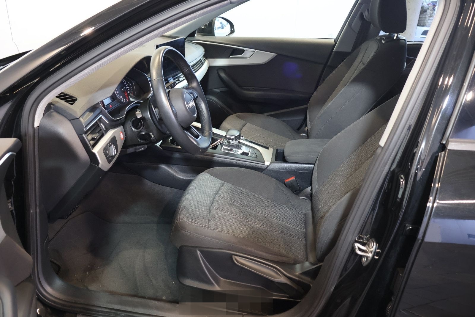 Audi A4 Avant 35 TFSI CARPLAY+KEY+LED+LANE+17" foto 9