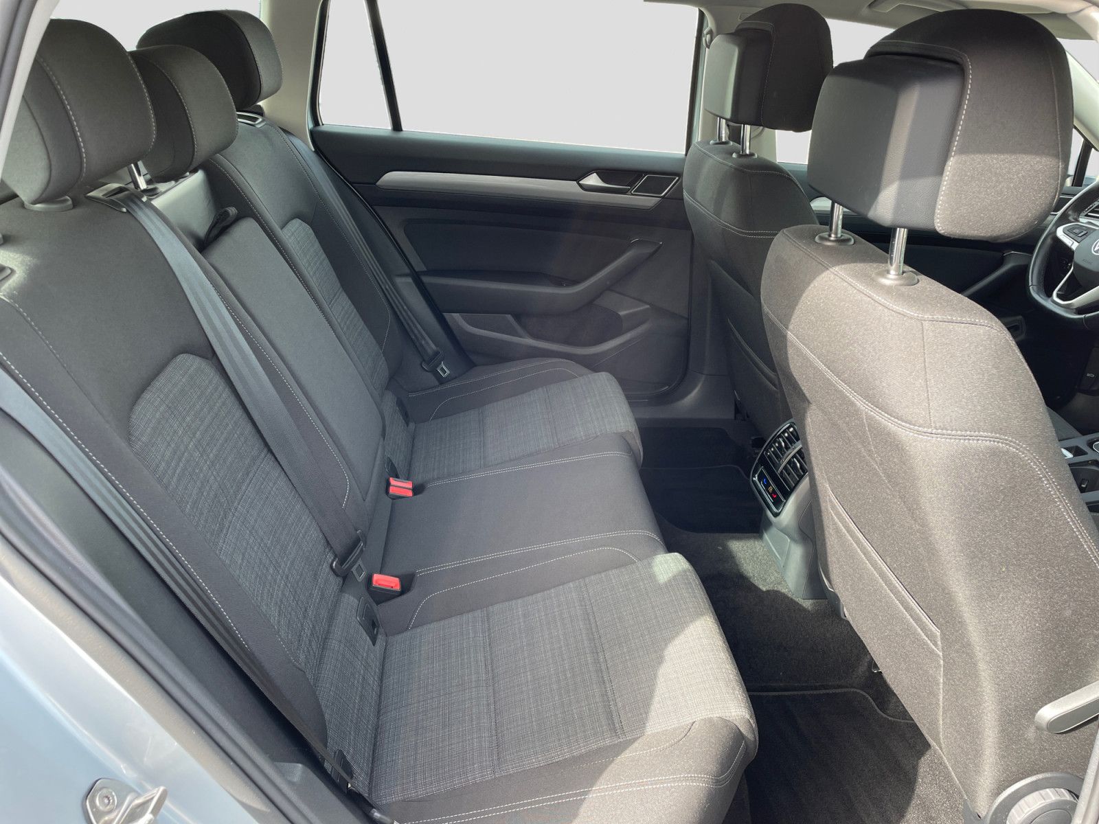 Volkswagen Passat Variant 2.0 TDI DSG Business LED Standzhg foto 10