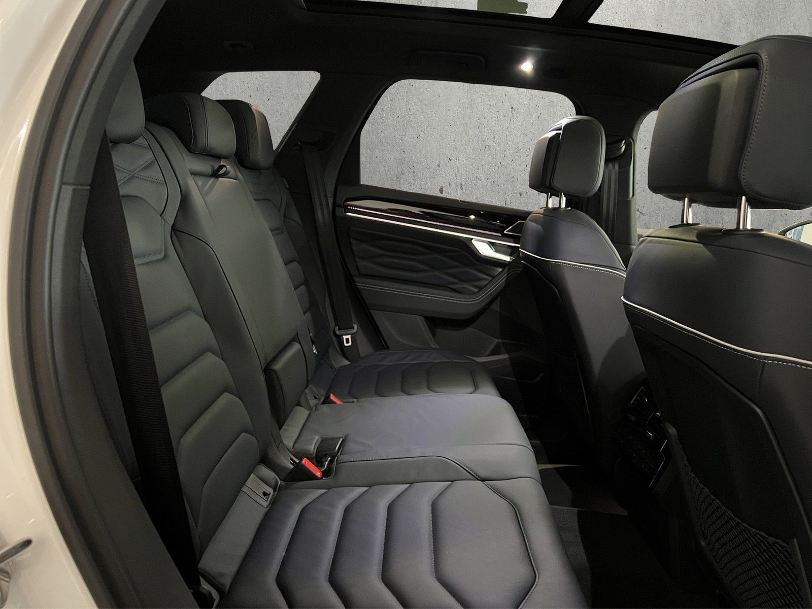 Volkswagen Touareg V6 3.0 TDI 210 kW 4Motion R-Line foto 18