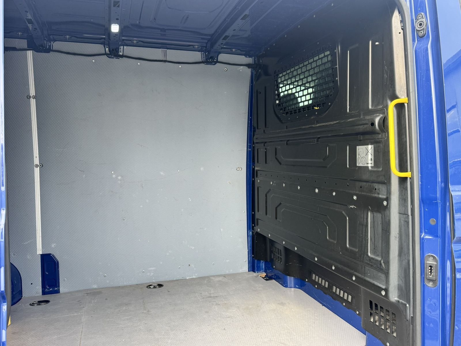 Volkswagen Crafter Kasten 35 MR L2H1 Klima*Standheizung*PDC foto 8