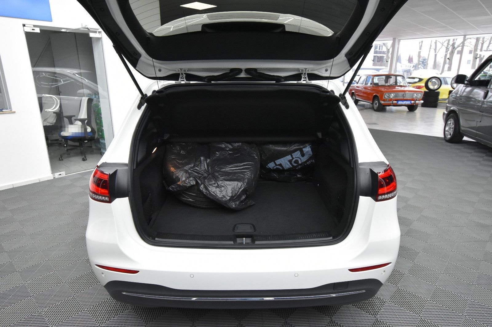 Mercedes-Benz B 200 NAVI SHZ RFK LED TEMP 72t km foto 16