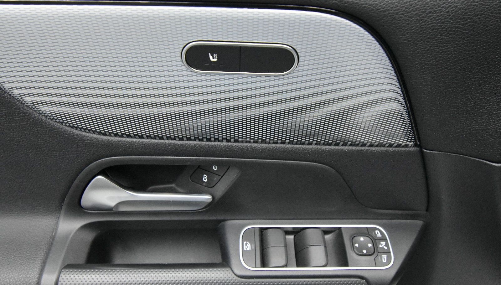 Mercedes-Benz B 200 NAVI SHZ RFK LED TEMP 72t km foto 21