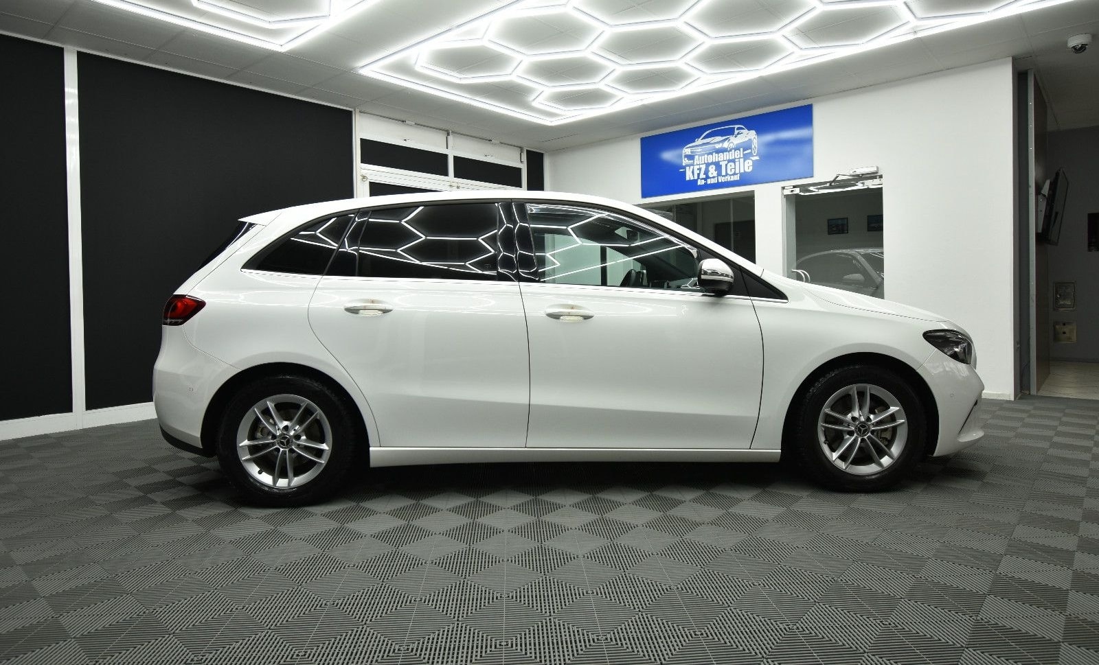 Mercedes-Benz B 200 NAVI SHZ RFK LED TEMP 72t km foto 5