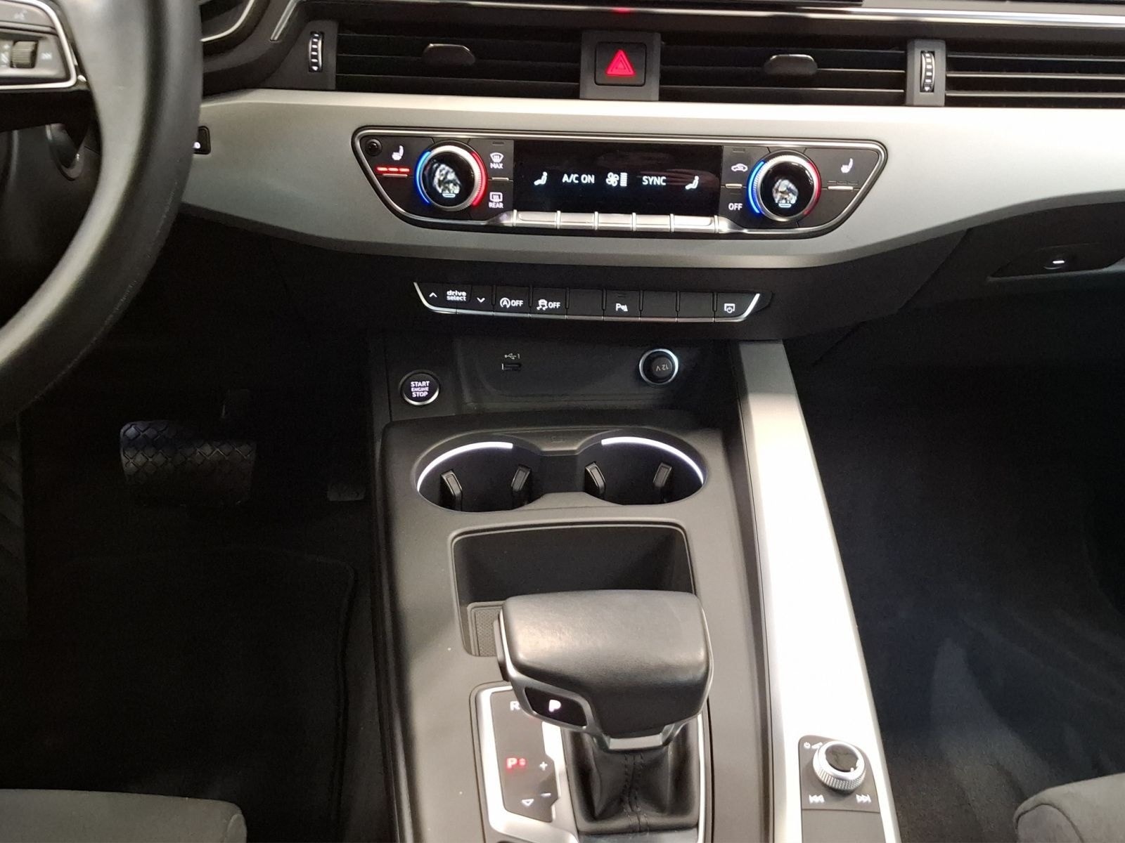 Audi A4 Avant Advanced 40 TDI 150(204) kW(PS) S troni foto 16