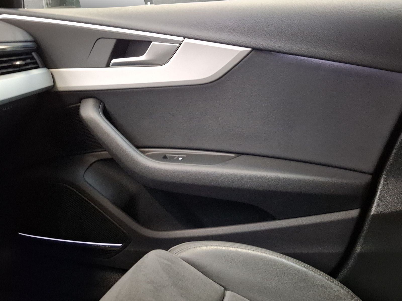 Audi A4 Avant Advanced 40 TDI 150(204) kW(PS) S troni foto 17