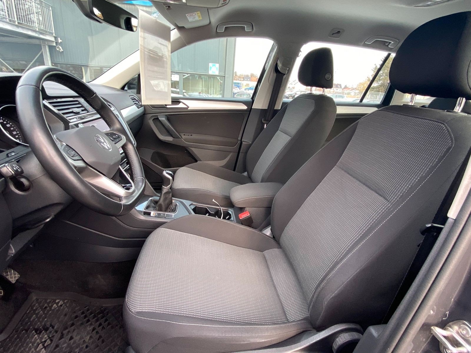 Volkswagen Tiguan 1.5 TSI AHK NAVI PDC LED SHZ KLIMA 17" foto 12