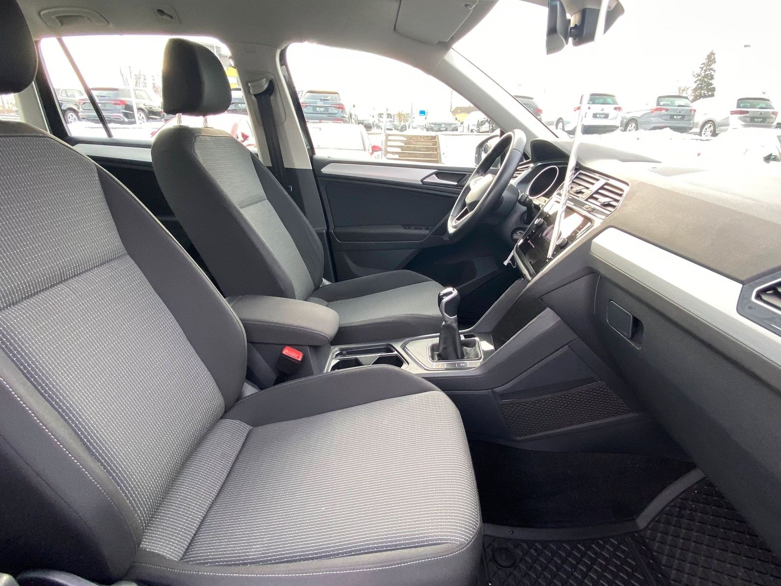 Volkswagen Tiguan 1.5 TSI AHK NAVI PDC LED SHZ KLIMA 17" foto 13