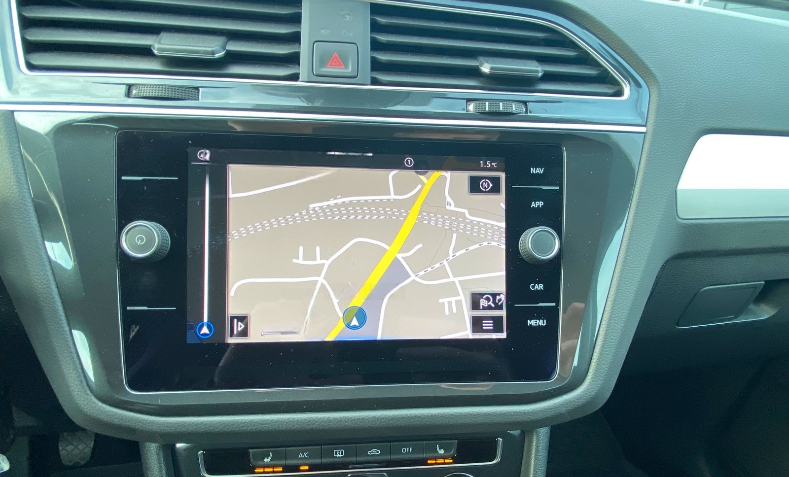 Volkswagen Tiguan 1.5 TSI AHK NAVI PDC LED SHZ KLIMA 17" foto 16