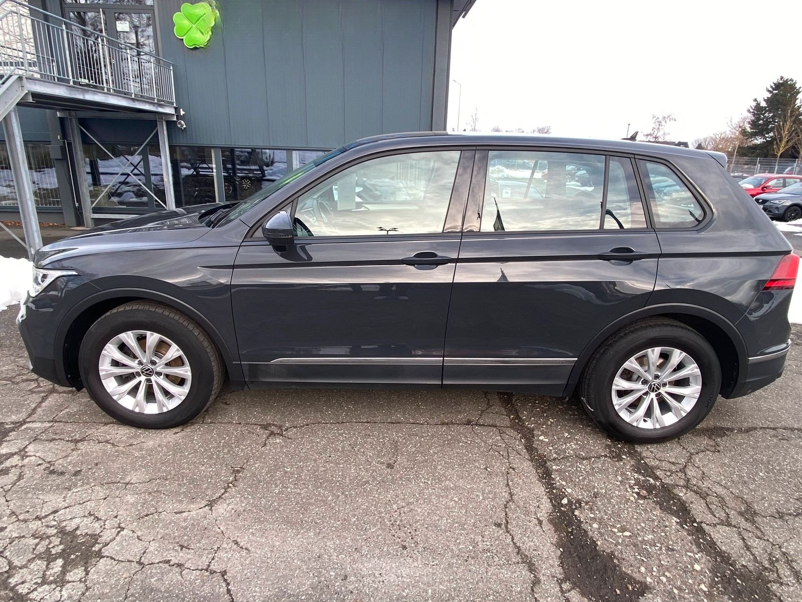 Volkswagen Tiguan 1.5 TSI AHK NAVI PDC LED SHZ KLIMA 17" foto 4