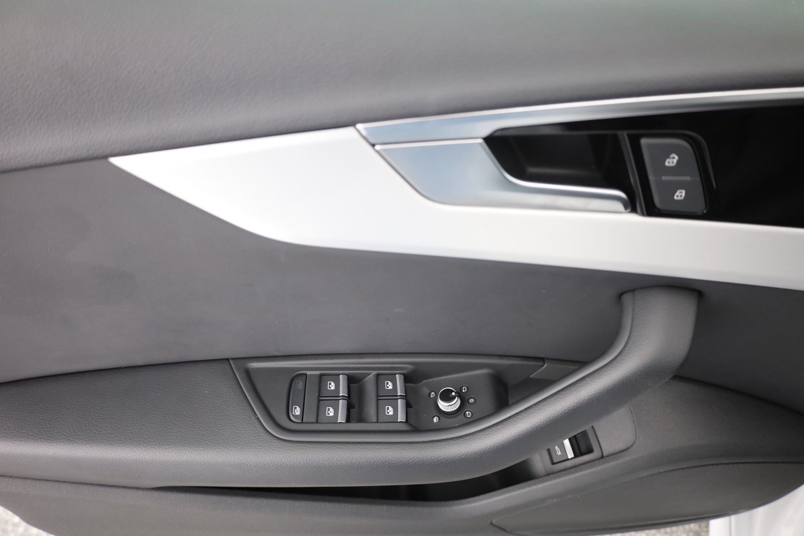 Audi A4 Avant 40 TDI S-Line quattro Aut. LED ACC Navi foto 21