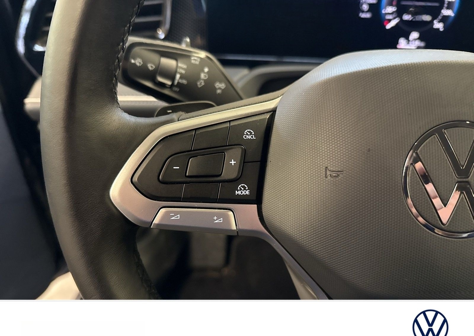 Volkswagen Passat Variant 1.5 HYBRID BUSINESS AHK CAM ACC foto 17