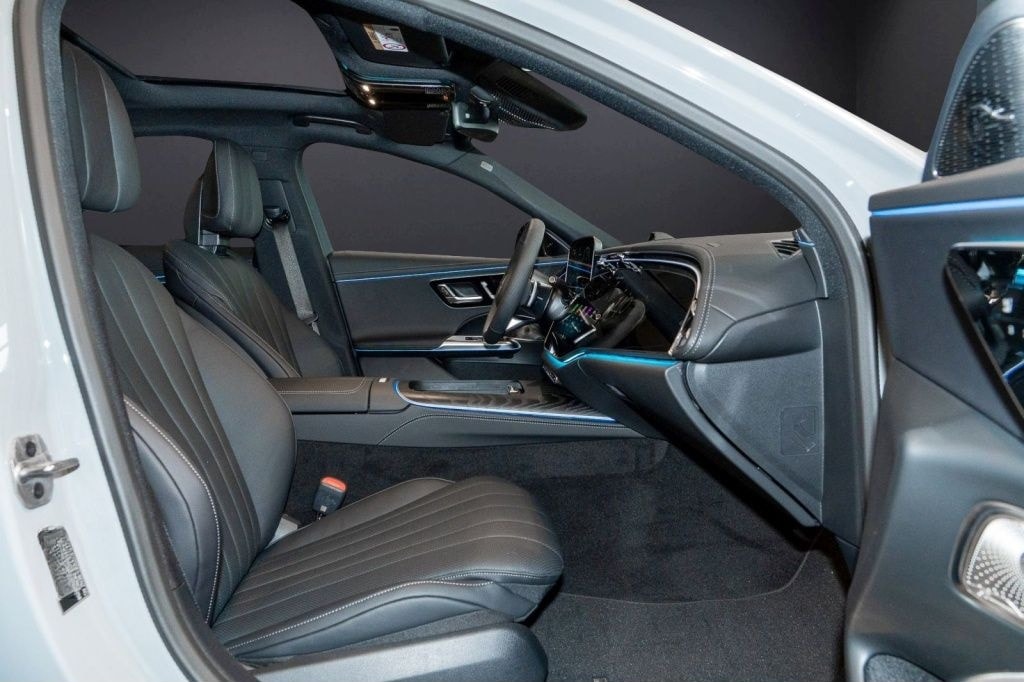 Mercedes-Benz E 300 e Limousine AMG Pano MBUX digital AHK foto 4