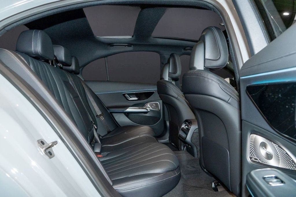 Mercedes-Benz E 300 e Limousine AMG Pano MBUX digital AHK foto 9