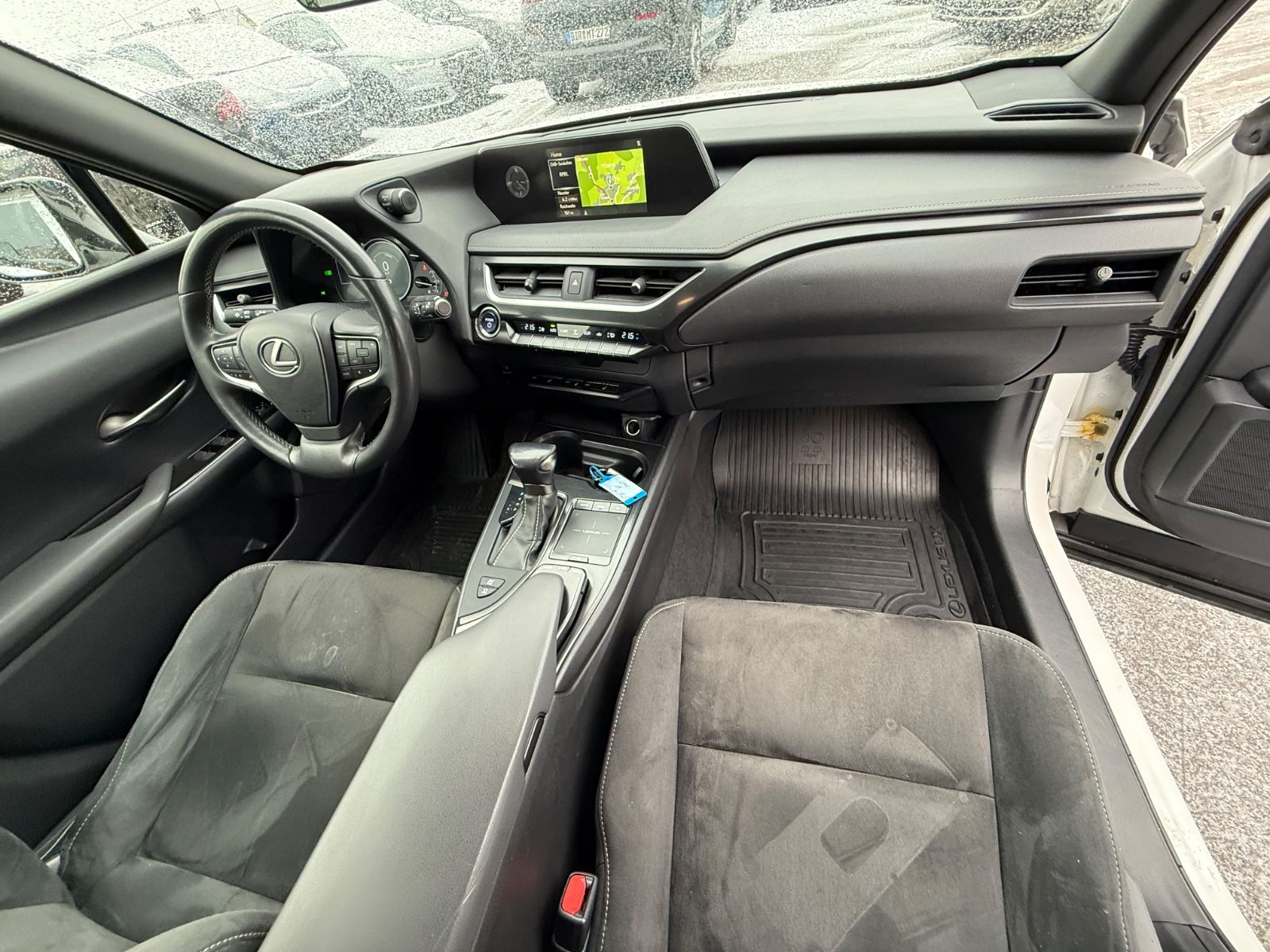 Lexus UX 250 h Alcantara LED foto 12