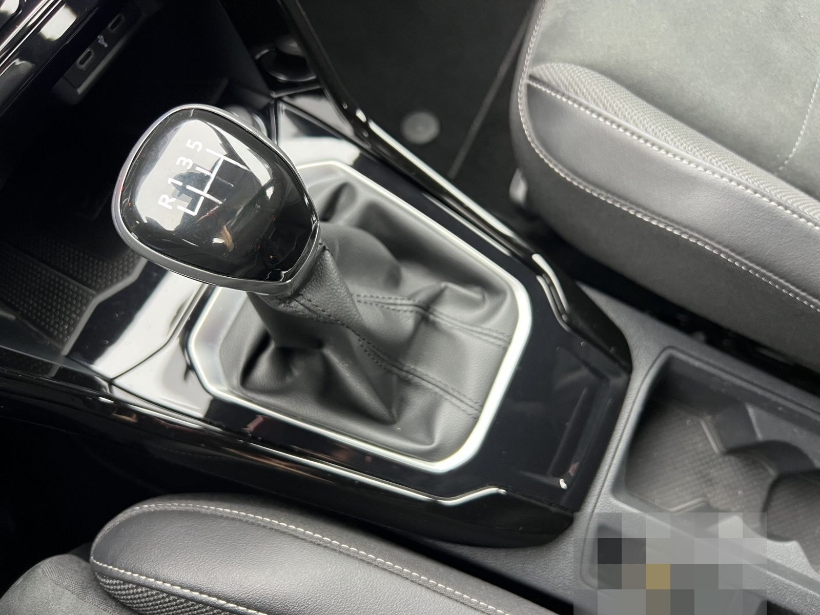 Volkswagen T-Roc 1.0 TSI R-LINE AHK KAMERA LED+ NAVI ACC foto 11