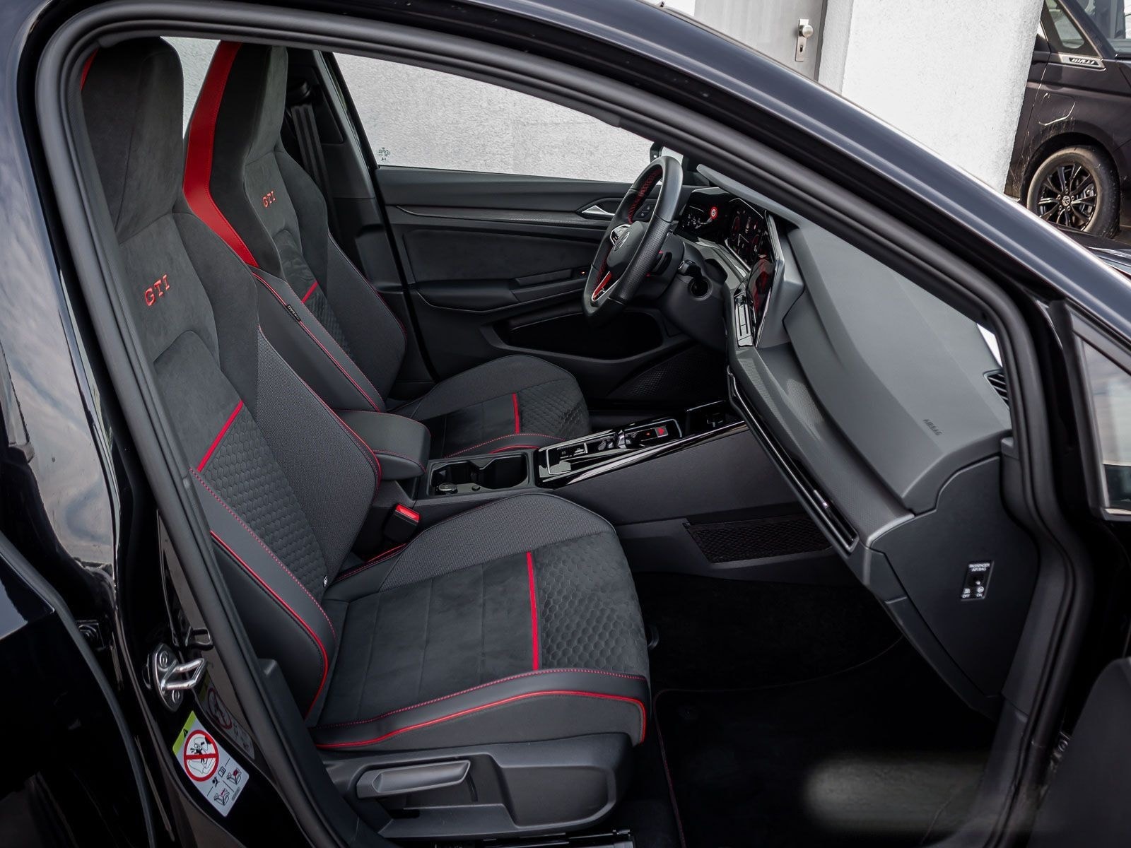 Volkswagen Golf VIII GTI Clubsport 2.0 TSI LED+ Navi ParkPi foto 13