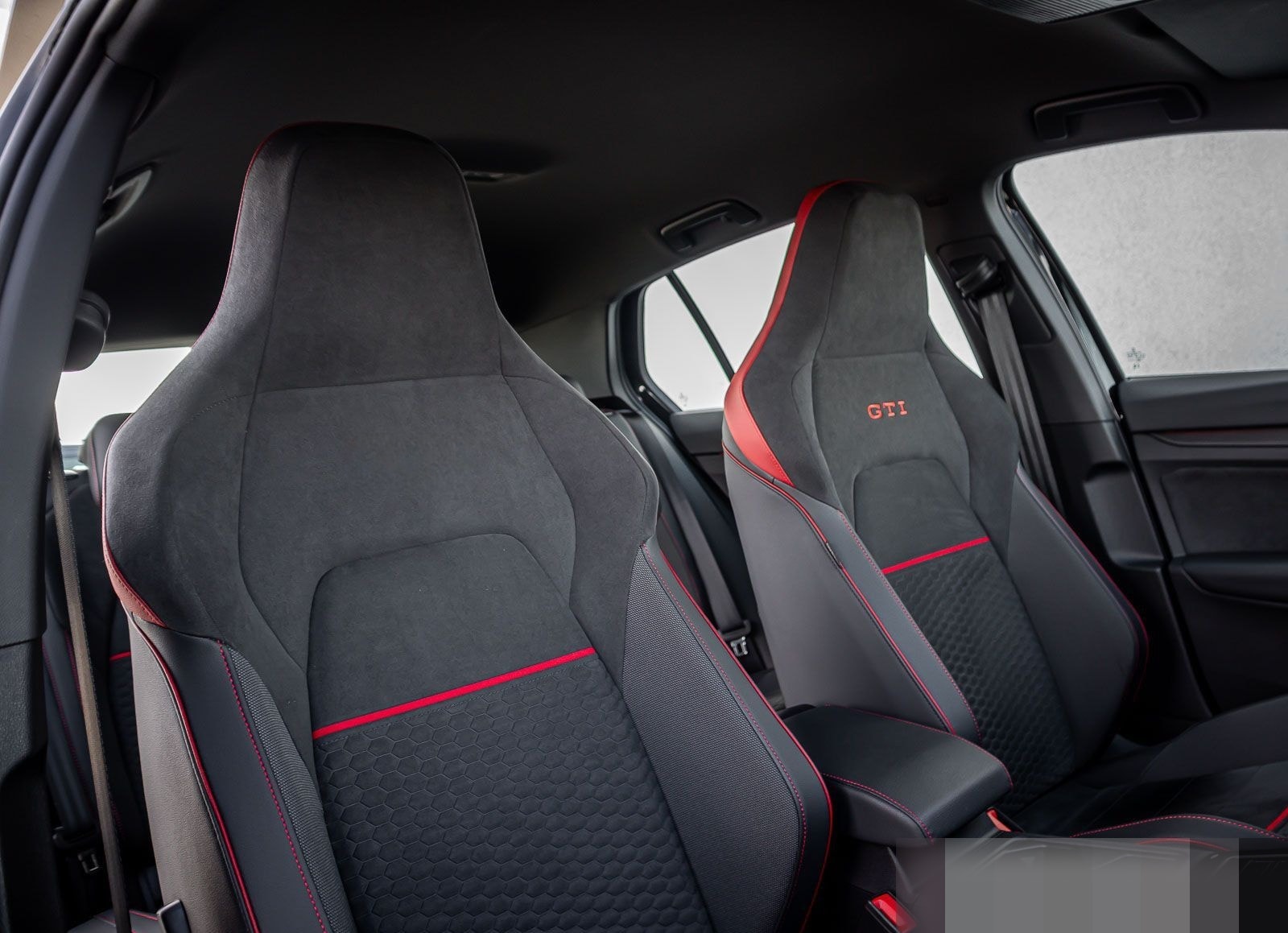 Volkswagen Golf VIII GTI Clubsport 2.0 TSI LED+ Navi ParkPi foto 14