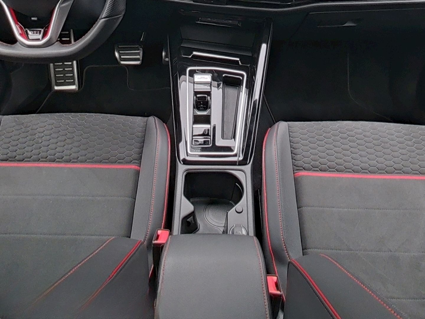 Volkswagen Golf GTI 8 2.0 TSI DSG Clubsport PANO IQ.LIGHT A foto 15