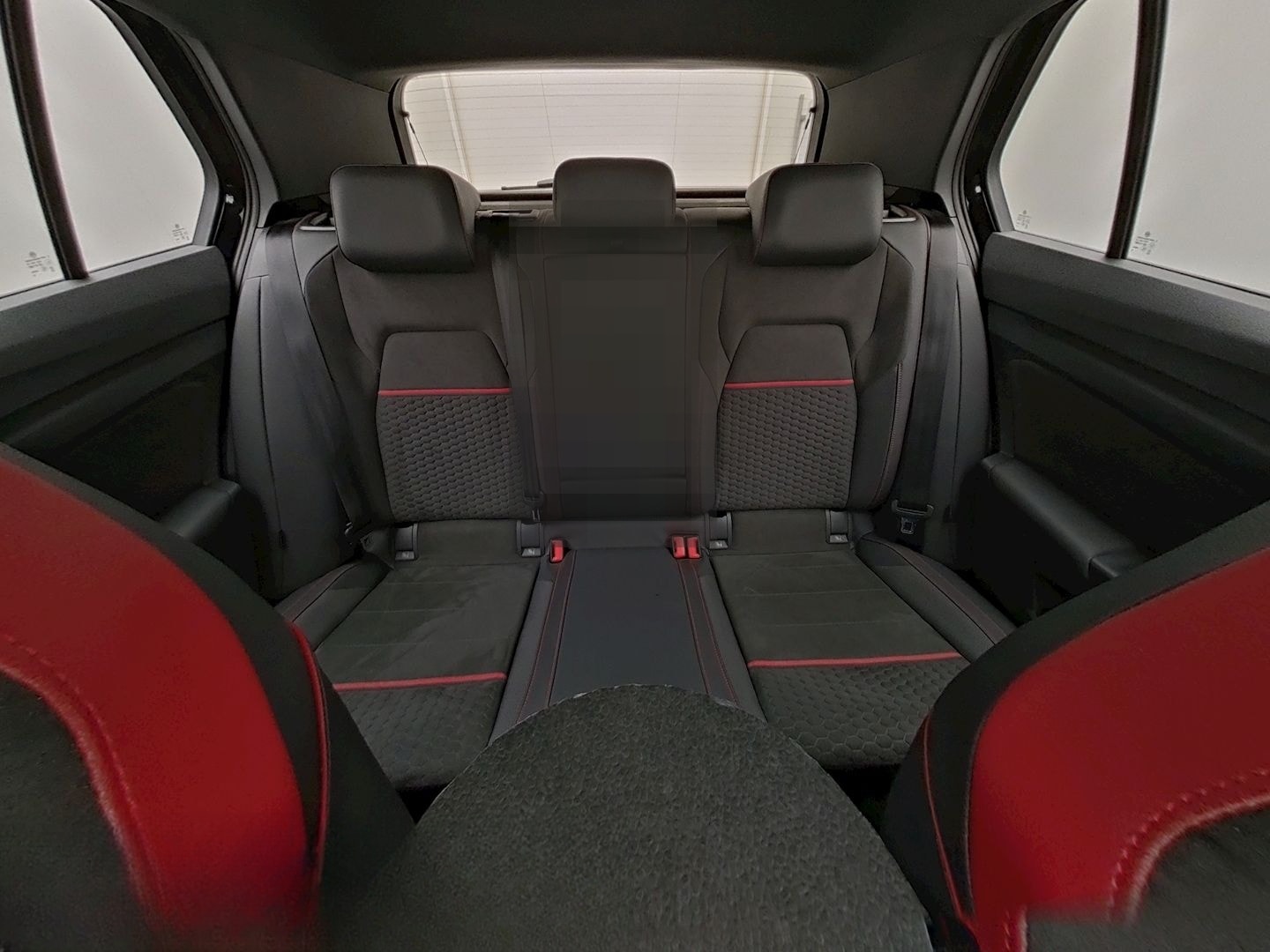 Volkswagen Golf GTI 8 2.0 TSI DSG Clubsport PANO IQ.LIGHT A foto 16