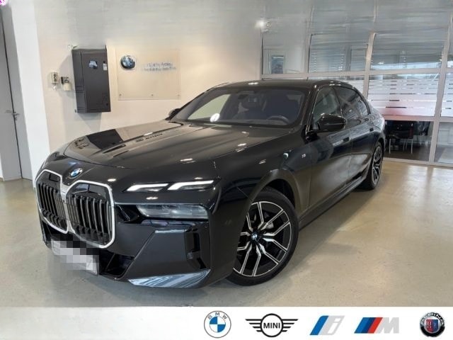 BMW 740 d xDrive M Sport PanoSky StHzg IconGl Aktivl foto 1