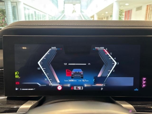 BMW 740 d xDrive M Sport PanoSky StHzg IconGl Aktivl foto 11