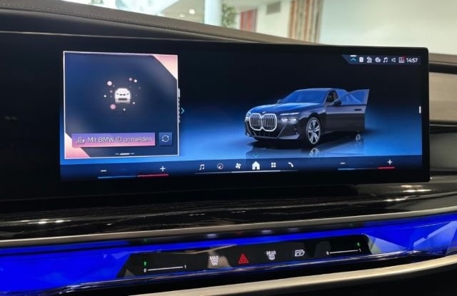 BMW 740 d xDrive M Sport PanoSky StHzg IconGl Aktivl foto 13