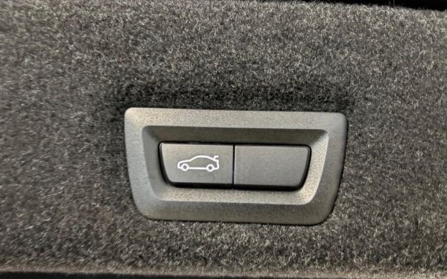 BMW 740 d xDrive M Sport PanoSky StHzg IconGl Aktivl foto 20