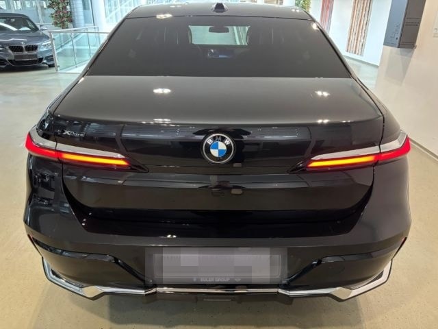 BMW 740 d xDrive M Sport PanoSky StHzg IconGl Aktivl foto 4