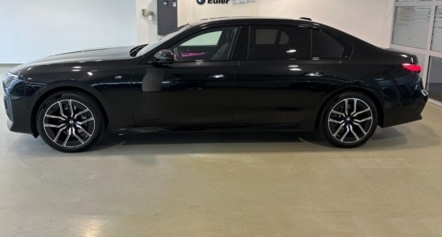 BMW 740 d xDrive M Sport PanoSky StHzg IconGl Aktivl foto 5
