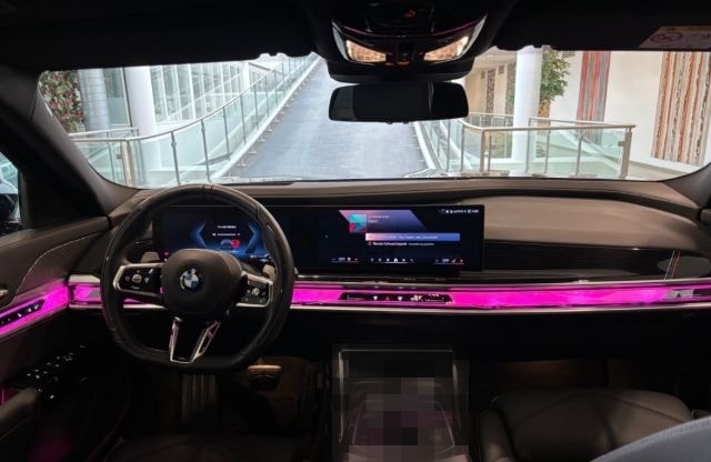 BMW 740 d xDrive M Sport PanoSky StHzg IconGl Aktivl foto 6