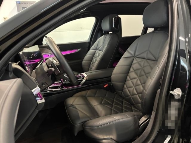 BMW 740 d xDrive M Sport PanoSky StHzg IconGl Aktivl foto 7