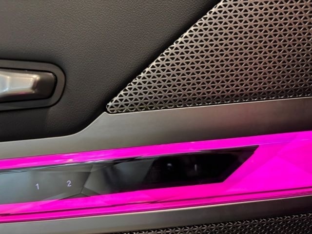 BMW 740 d xDrive M Sport PanoSky StHzg IconGl Aktivl foto 9