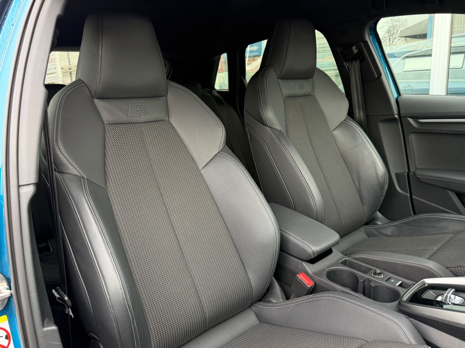 Audi A3 Sportback 35 TDI S Line Edit. One Matrix/AHK foto 14