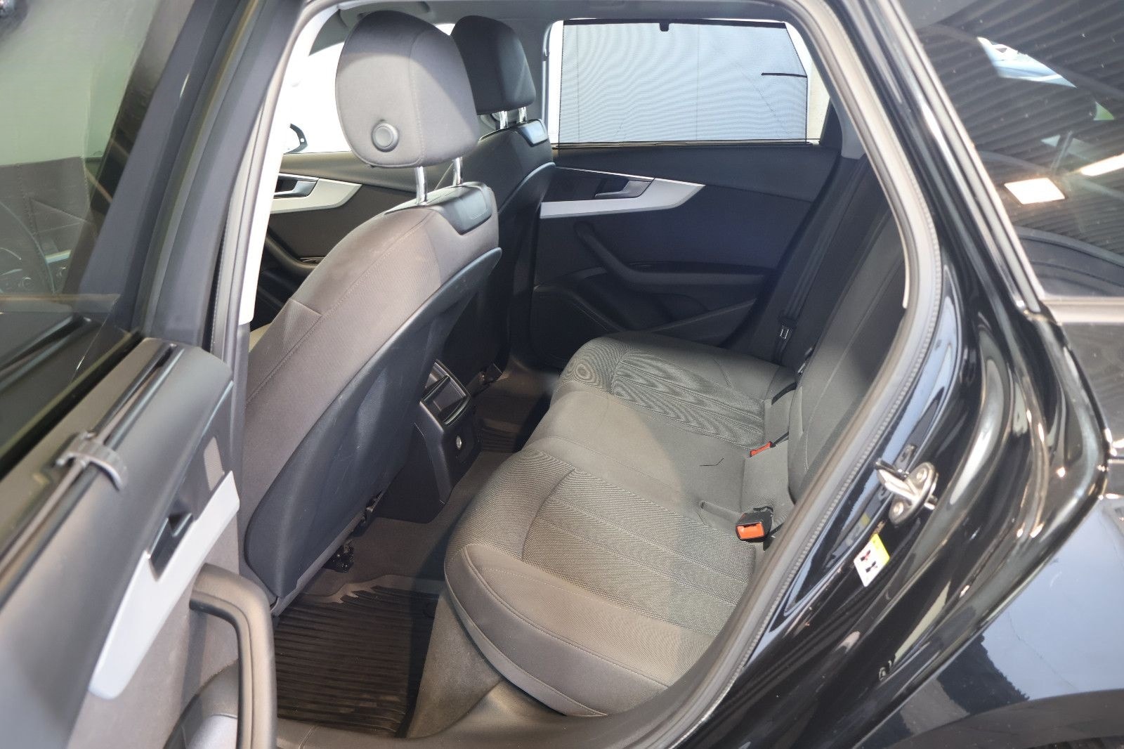 Audi A4 Avant 35 TFSI NAVI+CARPLAY+KEY+LED+17" foto 12