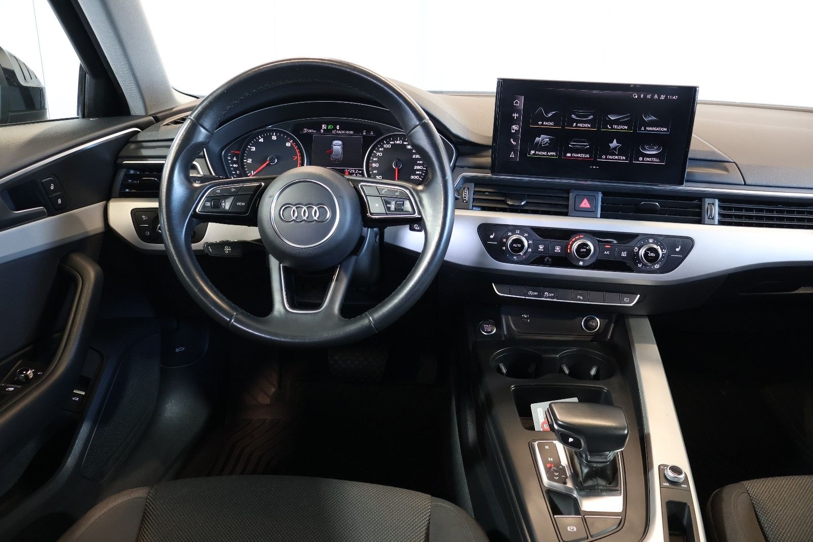 Audi A4 Avant 35 TFSI NAVI+CARPLAY+KEY+LED+17" foto 8
