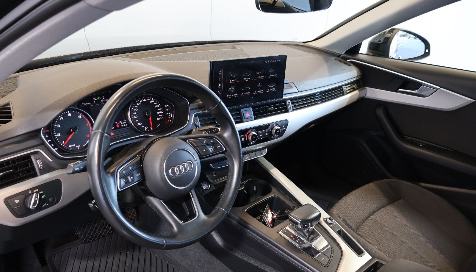 Audi A4 Avant 35 TFSI NAVI+CARPLAY+KEY+LED+17" foto 9