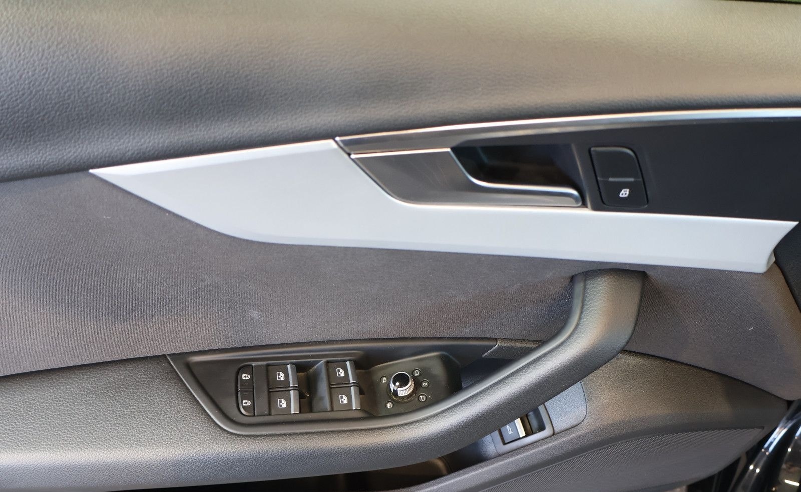 Audi A4 Avant 35 TFSI NAVI+CARPLAY+KEY+LED+17" foto 11