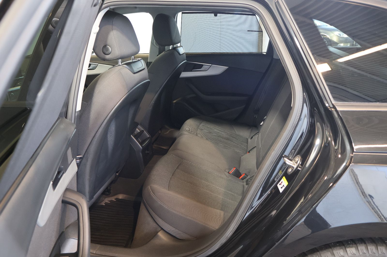 Audi A4 Avant 35 TFSI NAVI+CARPLAY+KEY+LED+17" foto 12