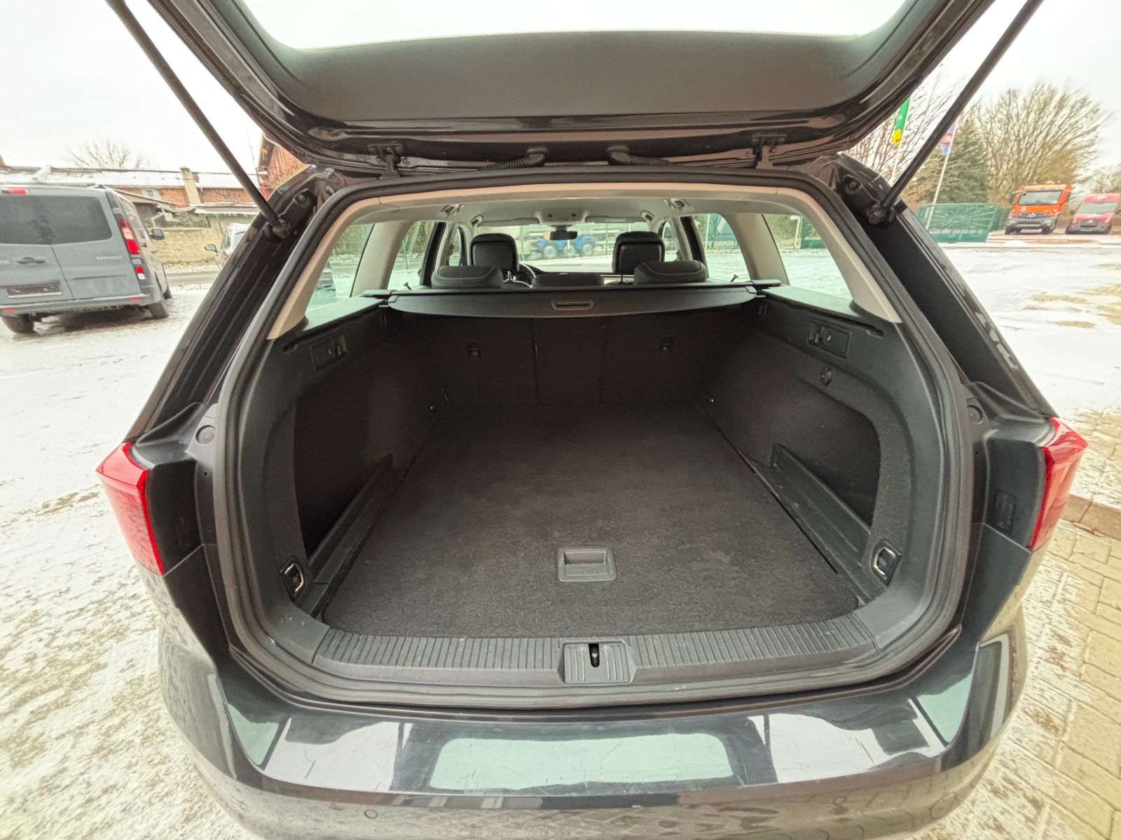 Volkswagen Passat Variant Elegance (Autom., beheizb. Lenkr) foto 21