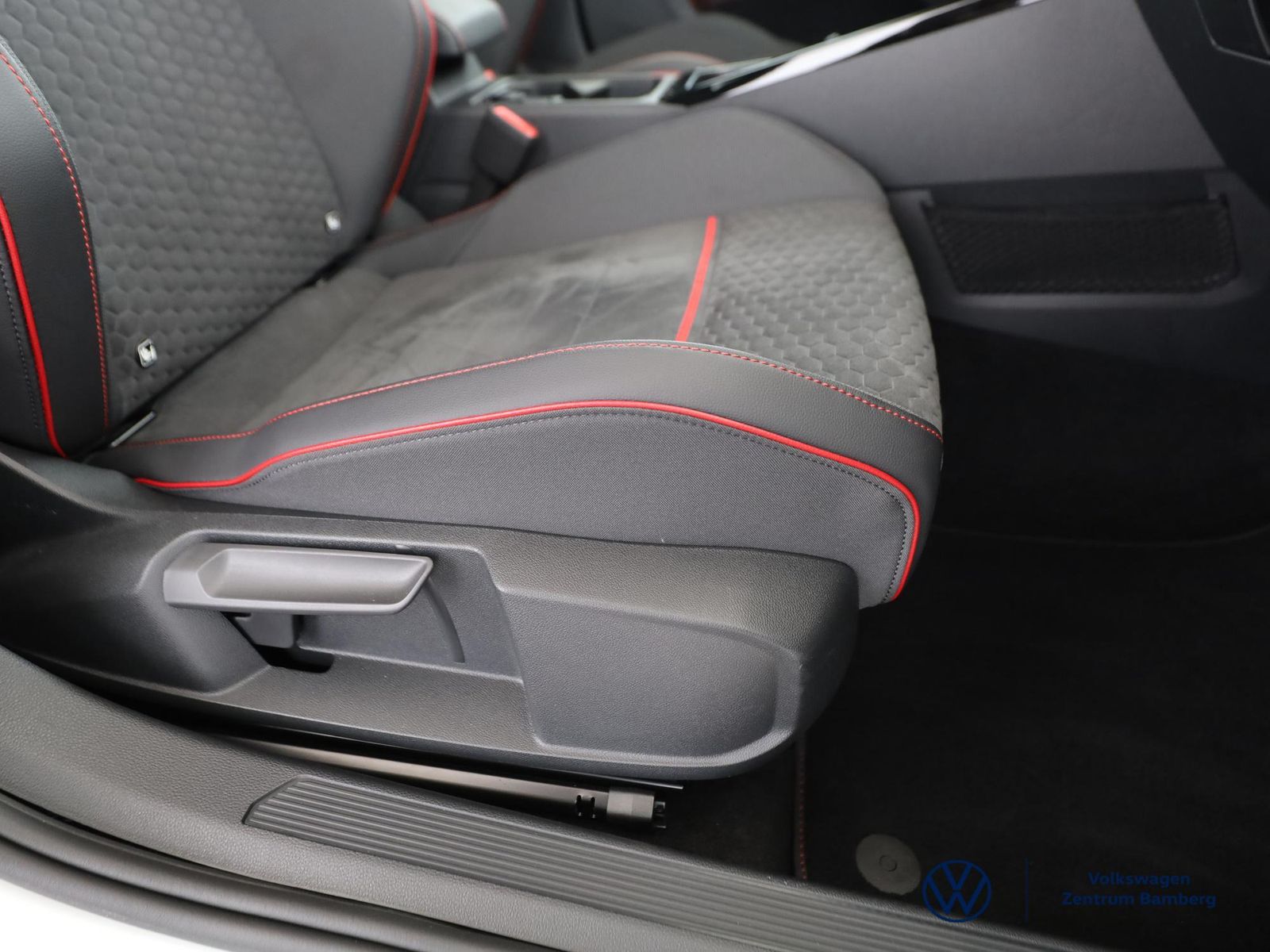 Volkswagen Golf VIII 2.0 TSI GTI Clubsport+HUD+PANO+MATRIX foto 13