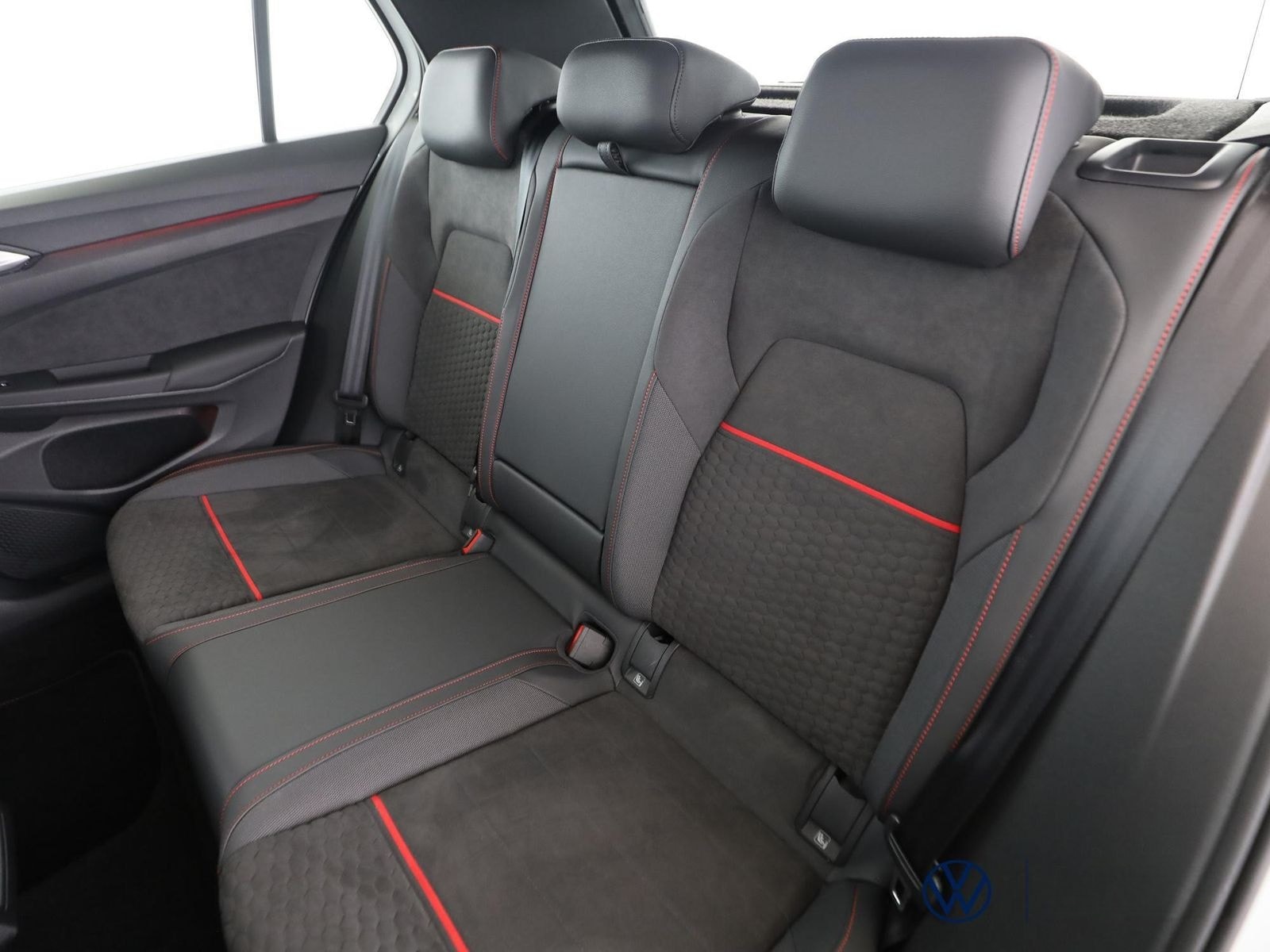 Volkswagen Golf VIII 2.0 TSI GTI Clubsport+HUD+PANO+MATRIX foto 8