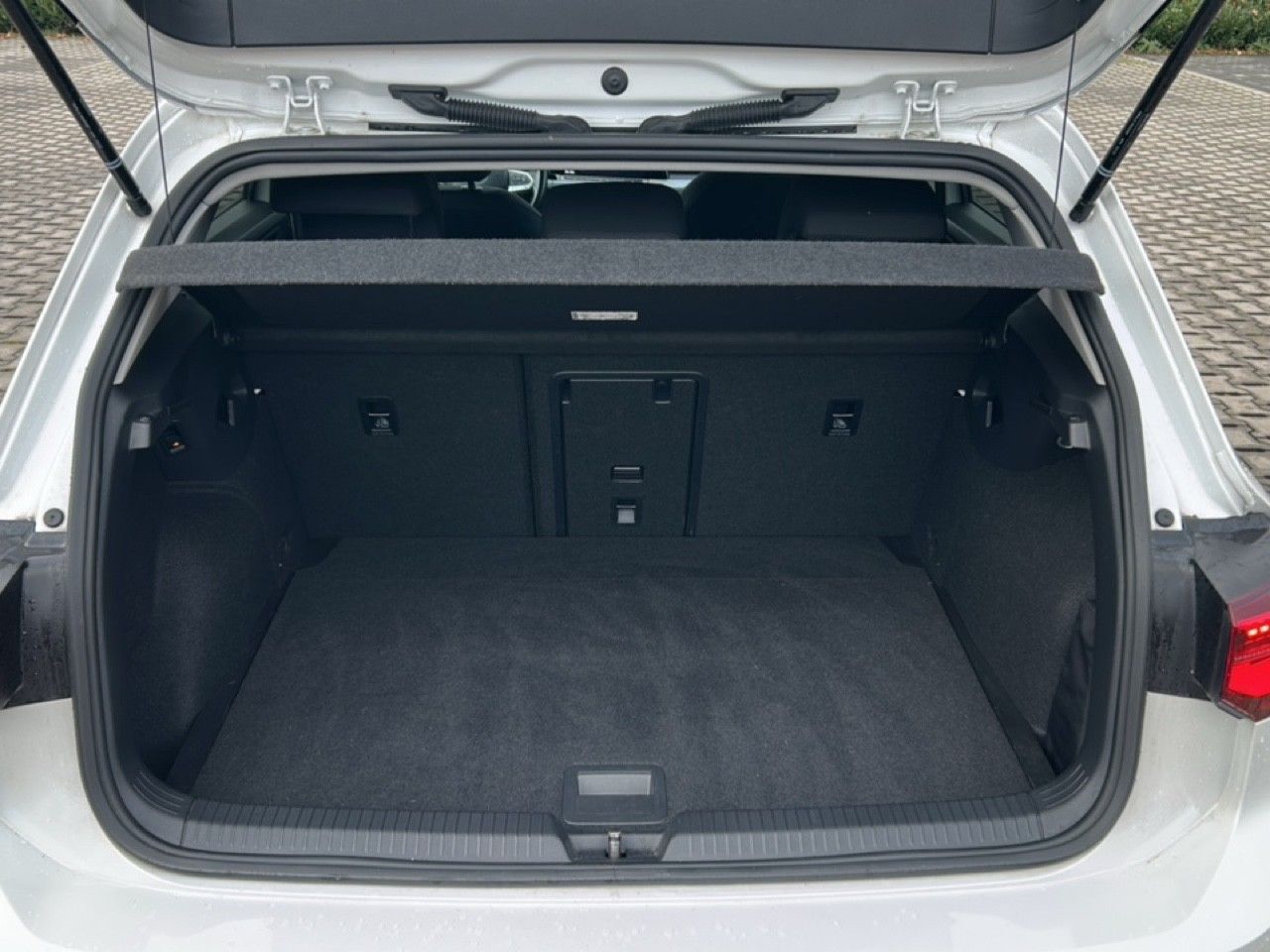 Volkswagen Golf VIII 1.5 TSI IQ-Light/Kamera/AHK/Keyless foto 11