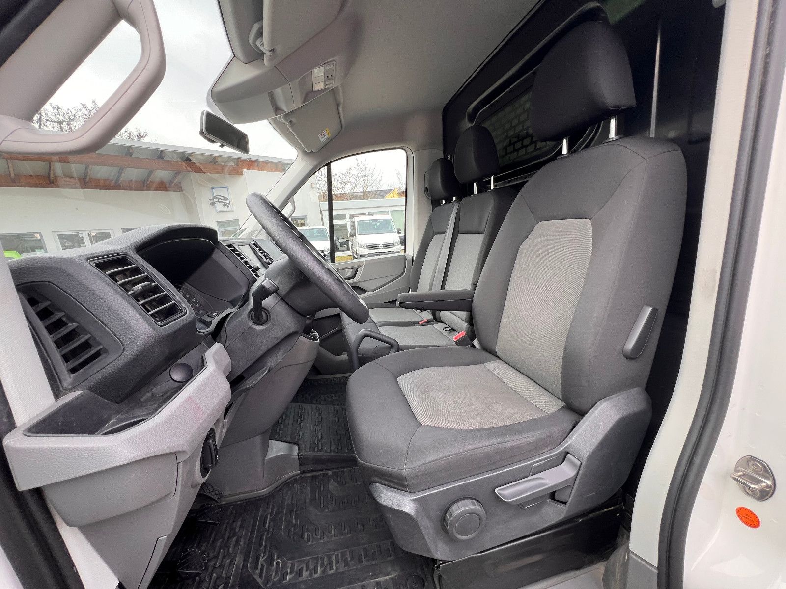 Volkswagen Crafter Kasten 35 mittellang Hochdach FWD foto 12
