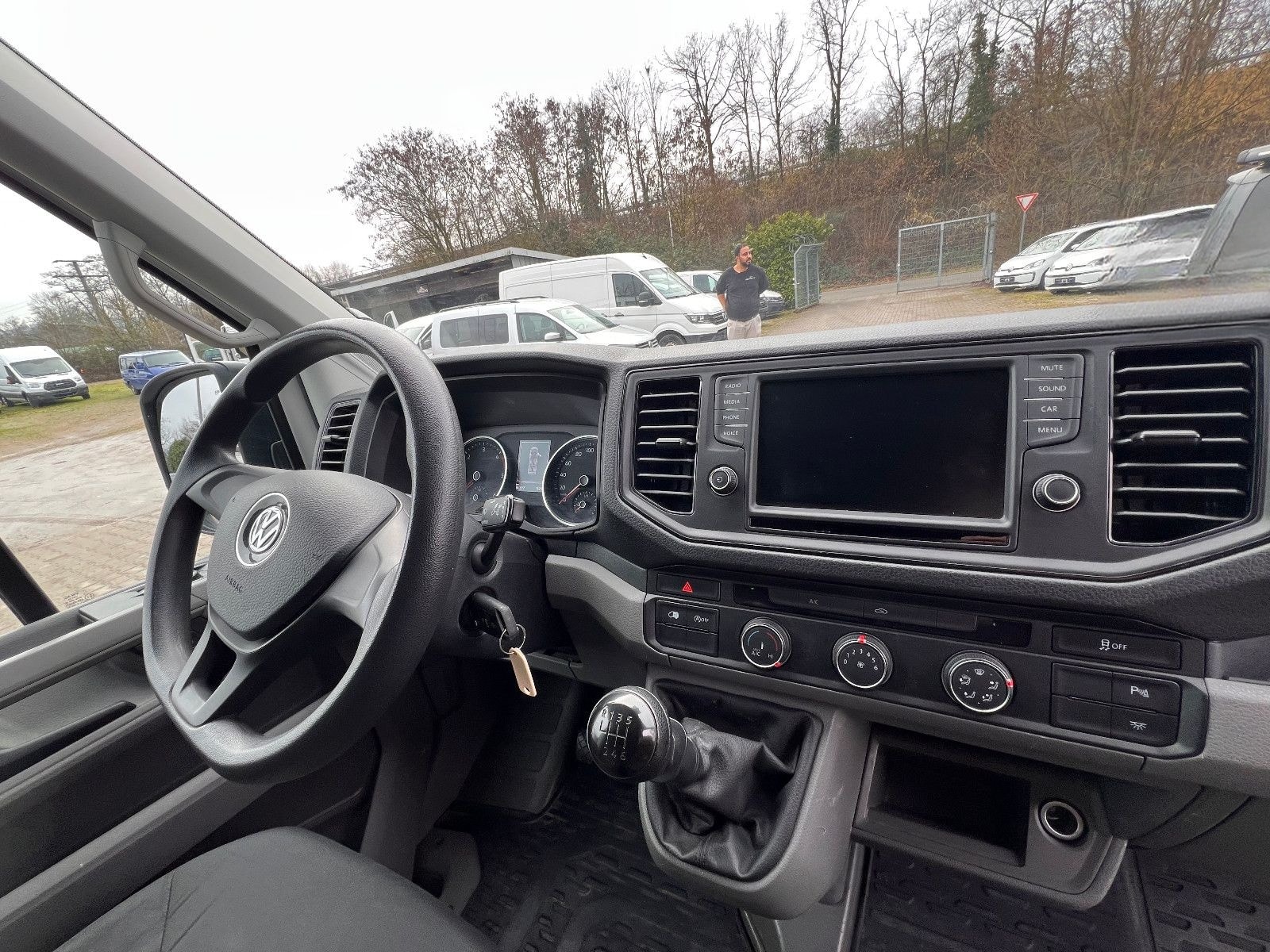 Volkswagen Crafter Kasten 35 mittellang Hochdach FWD foto 16