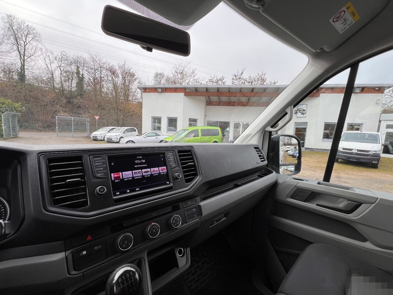 Volkswagen Crafter Kasten 35 mittellang Hochdach FWD foto 21