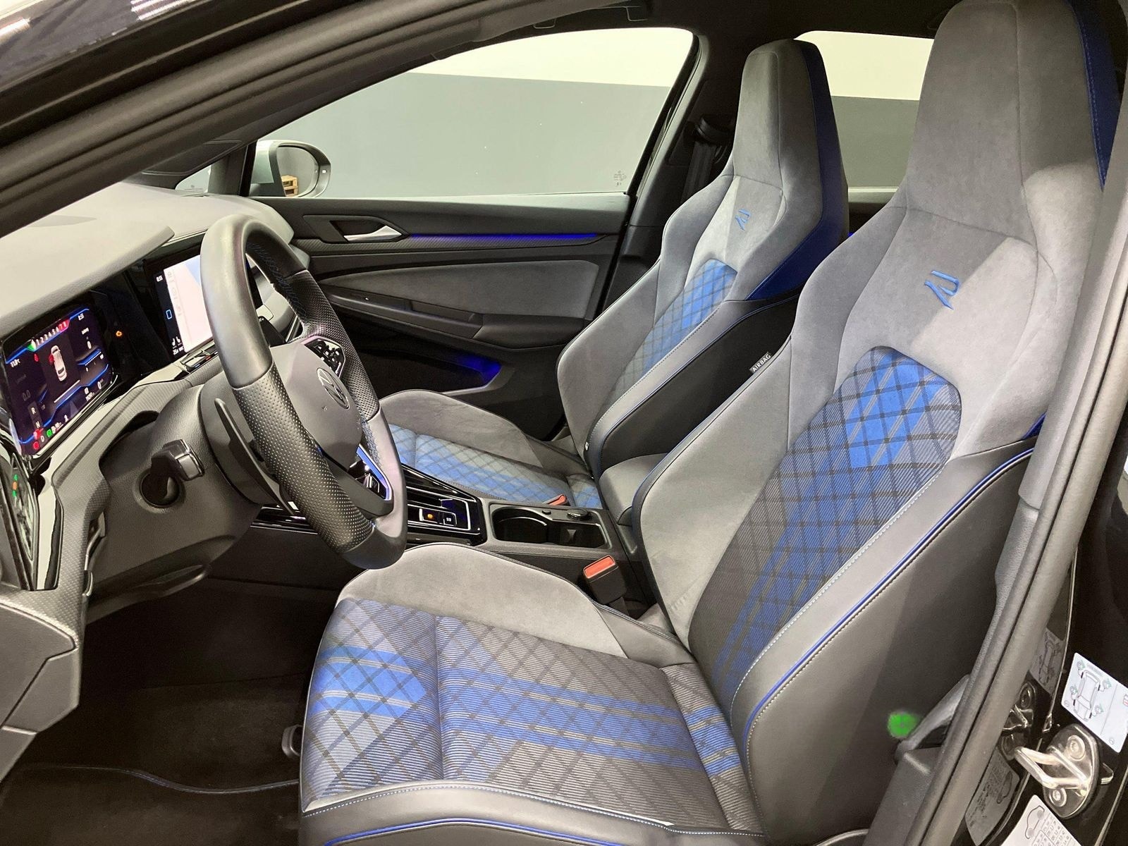 Volkswagen Golf VIII R DSG 4M RFK Navi SHZ foto 6