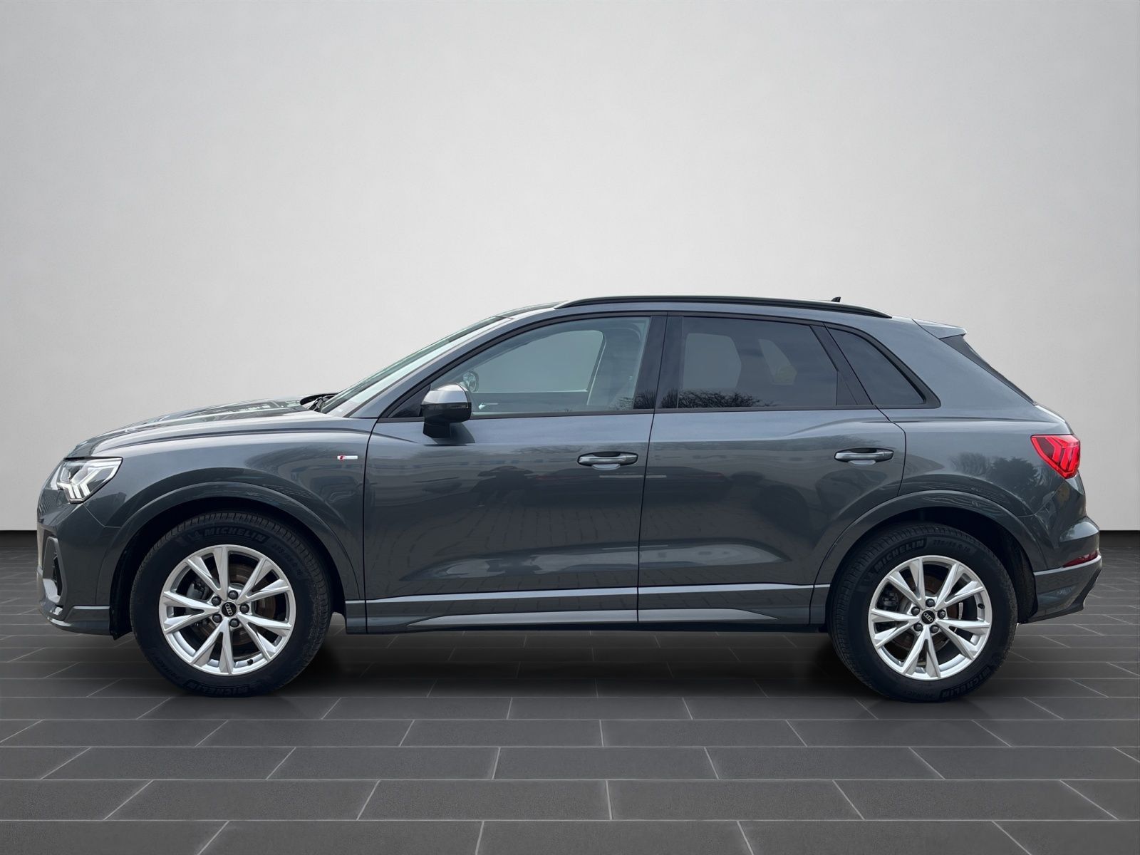 Audi Q3 35 TFSI S tronic S line NAVI SHZ RFK LED foto 7