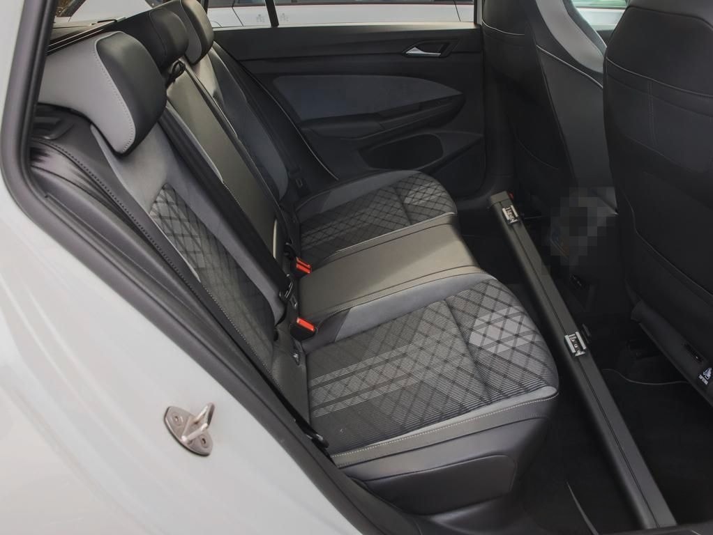 Volkswagen Golf 8 Var. 2.0 TDI R-Line Black Matrix Nav Pano foto 6