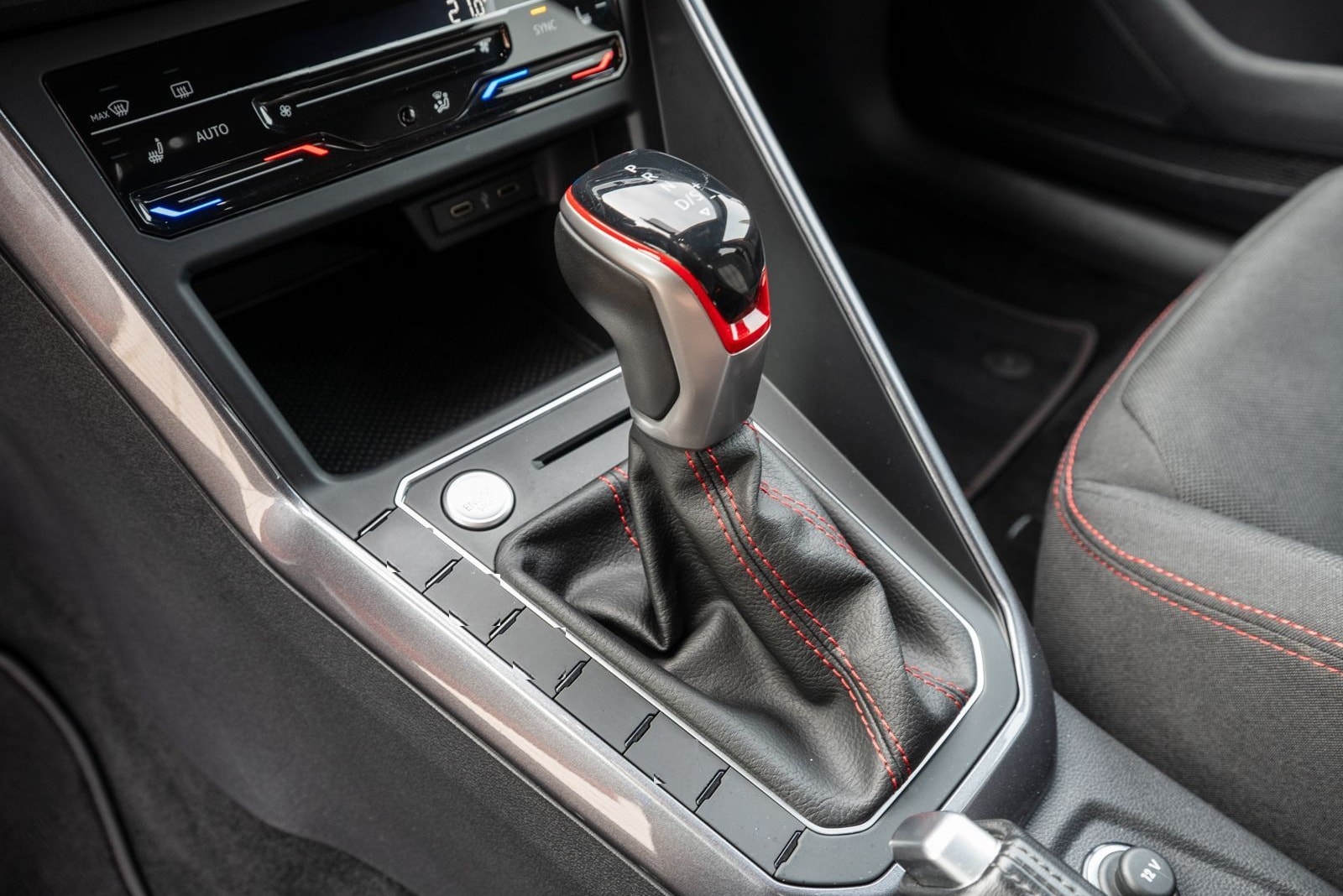 Volkswagen Polo GTI 2.0 TSI DSG LED NAVI RFK SHZ AppConnect foto 13